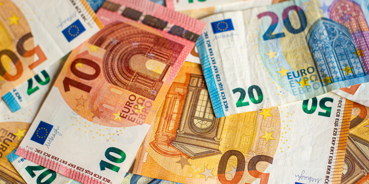 Euro to jedna z głównych walut wymienialnych na świecie.