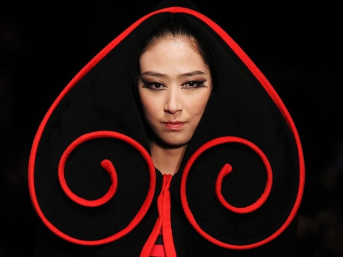 Propozycje projektantów z Chin na Chińskim Tygodniu Mody