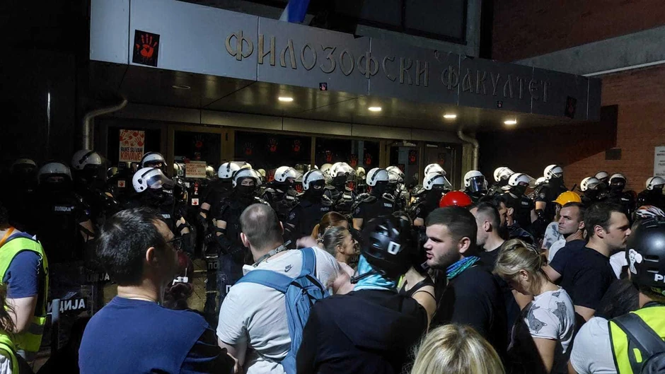 Novi Sad protest ispred Filozofskog