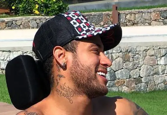 Neymar hejtowany po wrzuceniu fotki w hołdzie Hawkingowi. Chyba powinniśmy wyluzować