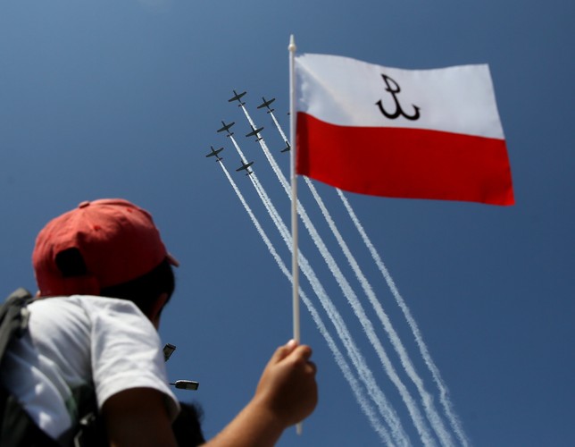 Parada lotnicza z udziałem samolotów i śmigłowców otworzyła defiladę wojskową