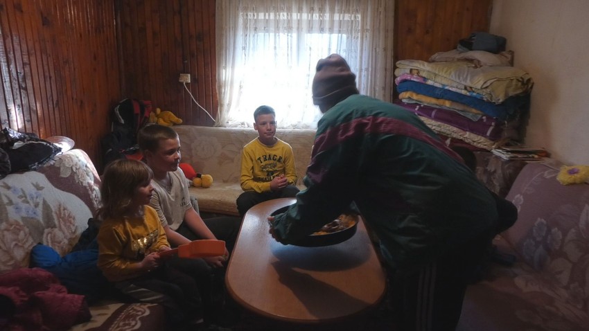 Enela Paunović i deca