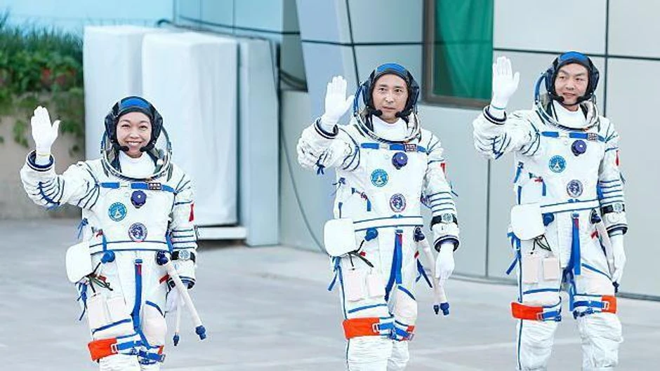 Kineski astronauti Džu Jangdžu, Džang Džijuan i Li Điajing putovali su do kineske svemirske stanice Tiangong u svemirskoj letelici Šendžou-23 u maju 2026. | Foto: Getty Images