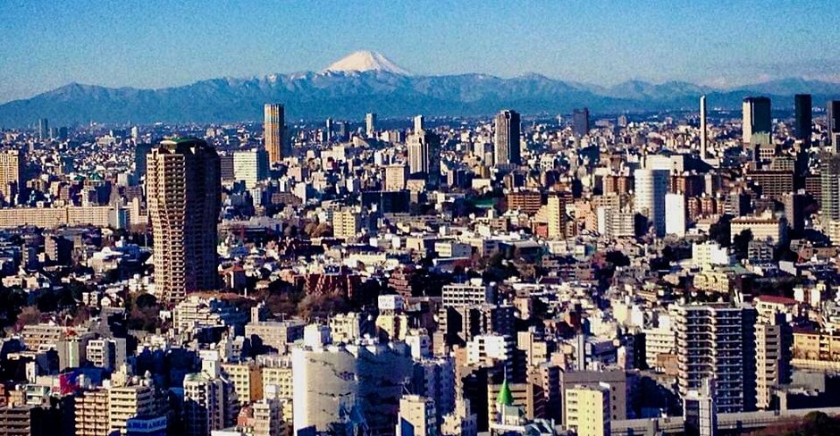 Panorama Tokio z św. górą Fudżi. Jest to czynny stratowulkan i zarazem najwyższy szczyt Japonii