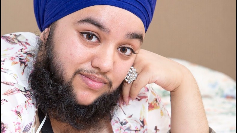 Harnaam Kaur, une conferenciere et femme barbue
