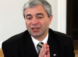 Senator PiS staranował samochód z kobietą i dzieckiem. "To chwila nieuwagi"