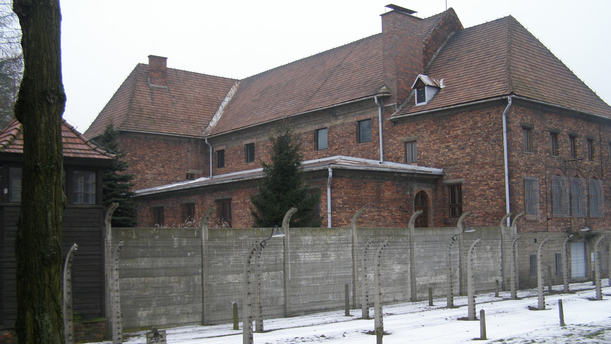 Po prawie pięciu latach starań możliwe będzie utworzenie siedziby Międzynarodowego Centrum Edukacji o Auschwitz i Holokauście w budynku tzw. Starego Teatru. MCEAH, od chwili jego powołania przez rząd Polski na wniosek byłych więźniów w 2005 r., organizuje programy edukacyjne w Miejscu Pamięci Auschwitz-Birkenau, umożliwiając młodym ludziom zgłębienie tragicznej historii tego Miejsca.