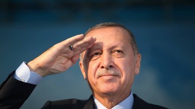 Erdogan będzie rozmawiał z Putinem. Grozi też, że zmiażdży Kurdom głowy