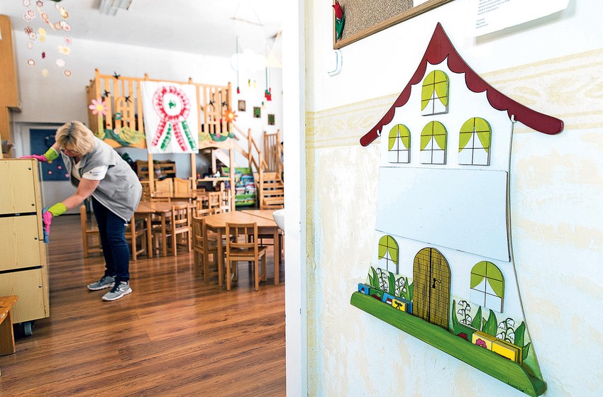 Zatvoreni vrtići su sve veći problem kako roditelji polako počinju da rade