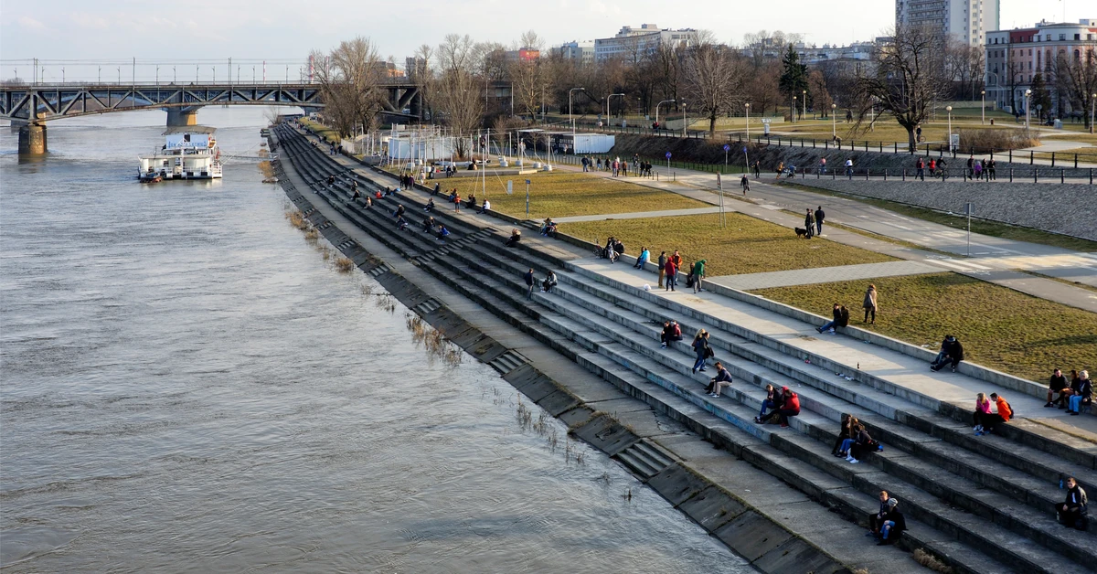 Rekordowo niski stan Wisły. Poziom wody w Warszawie wyniósł 10 cm