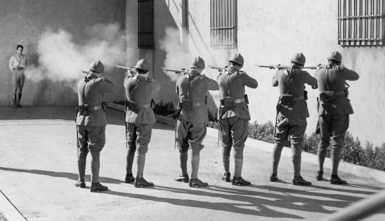 Расстрел 5 букв. Расстрел 5 букв. Execution расстрел. Расстрел 5 букв. Расстрел первая мировая.