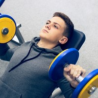 Végezhet a 15 éves fiam súlyzós edzést? Az orvos válaszol