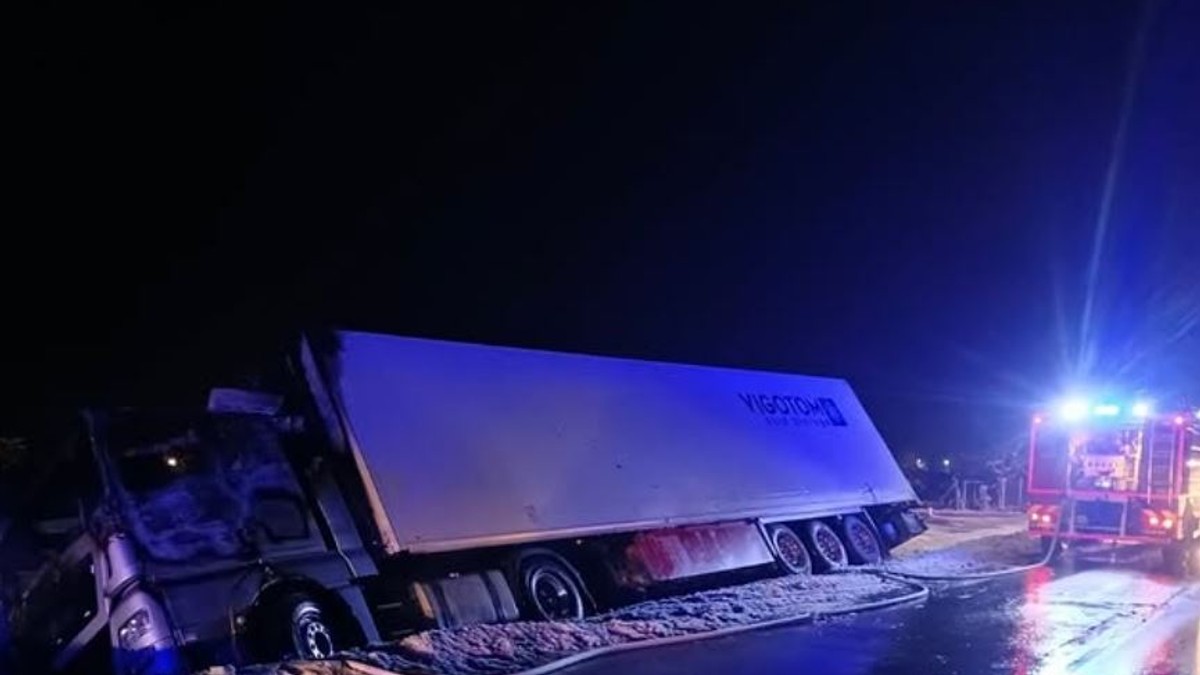 Prevrnuo se kamion na putu Futog-Begeč