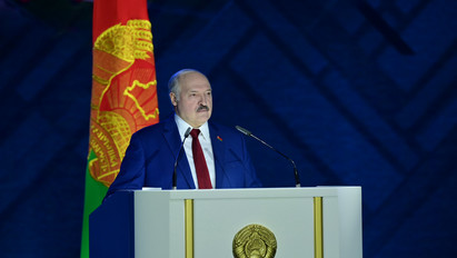 Putyin szerint országa gazdasága erős, állja a szankciókat, Lukasenka köszönetet mondott a Nyugatnak