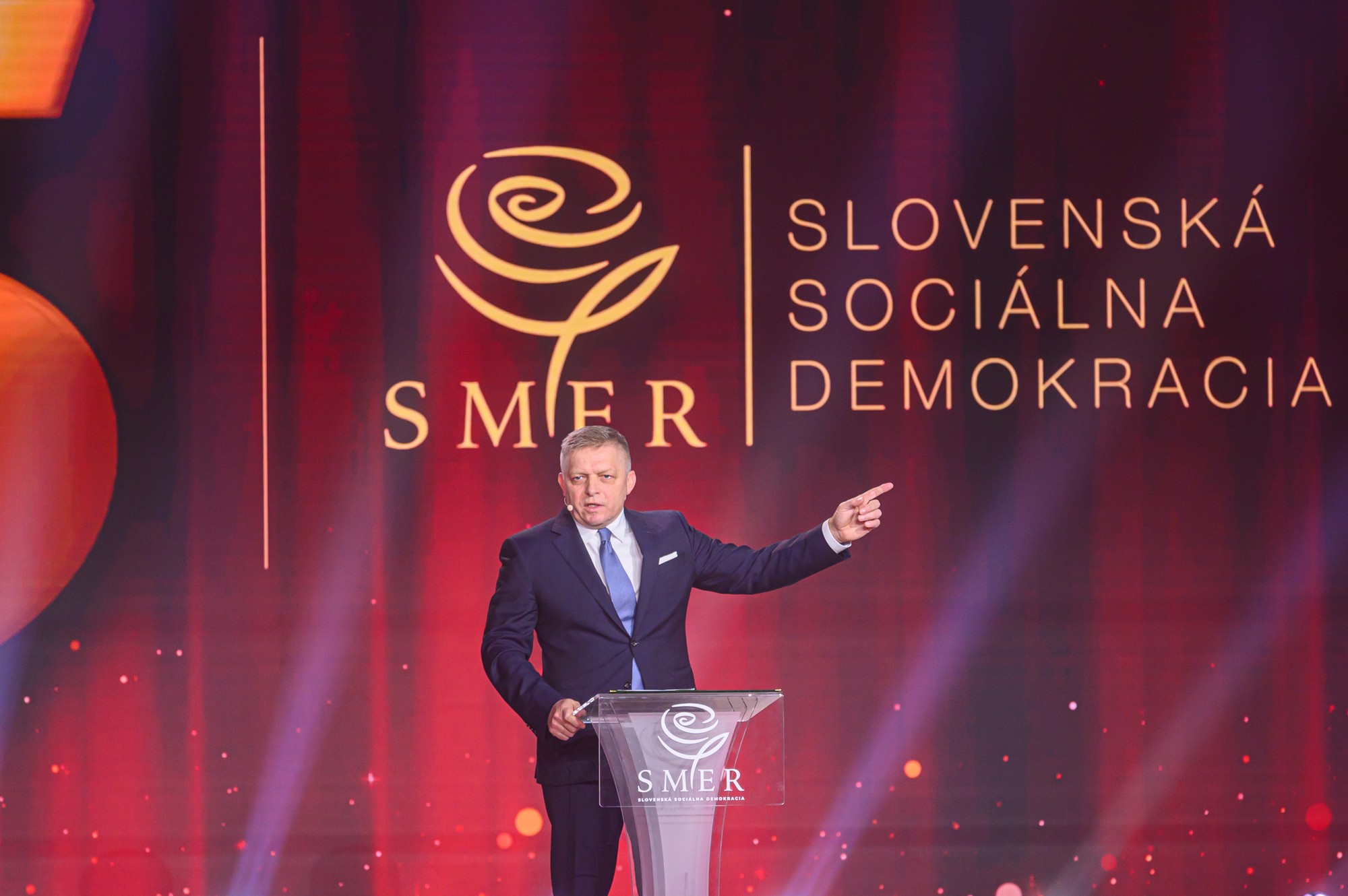 Predseda strany Smer-SD a premiér SR Robert Fico vystupuje s príhovorom na slávnostnom sneme strany Smer.