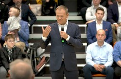 Tusk ma propozycję dla Kaczyńskiego. "Pójdźmy razem do Żabki"