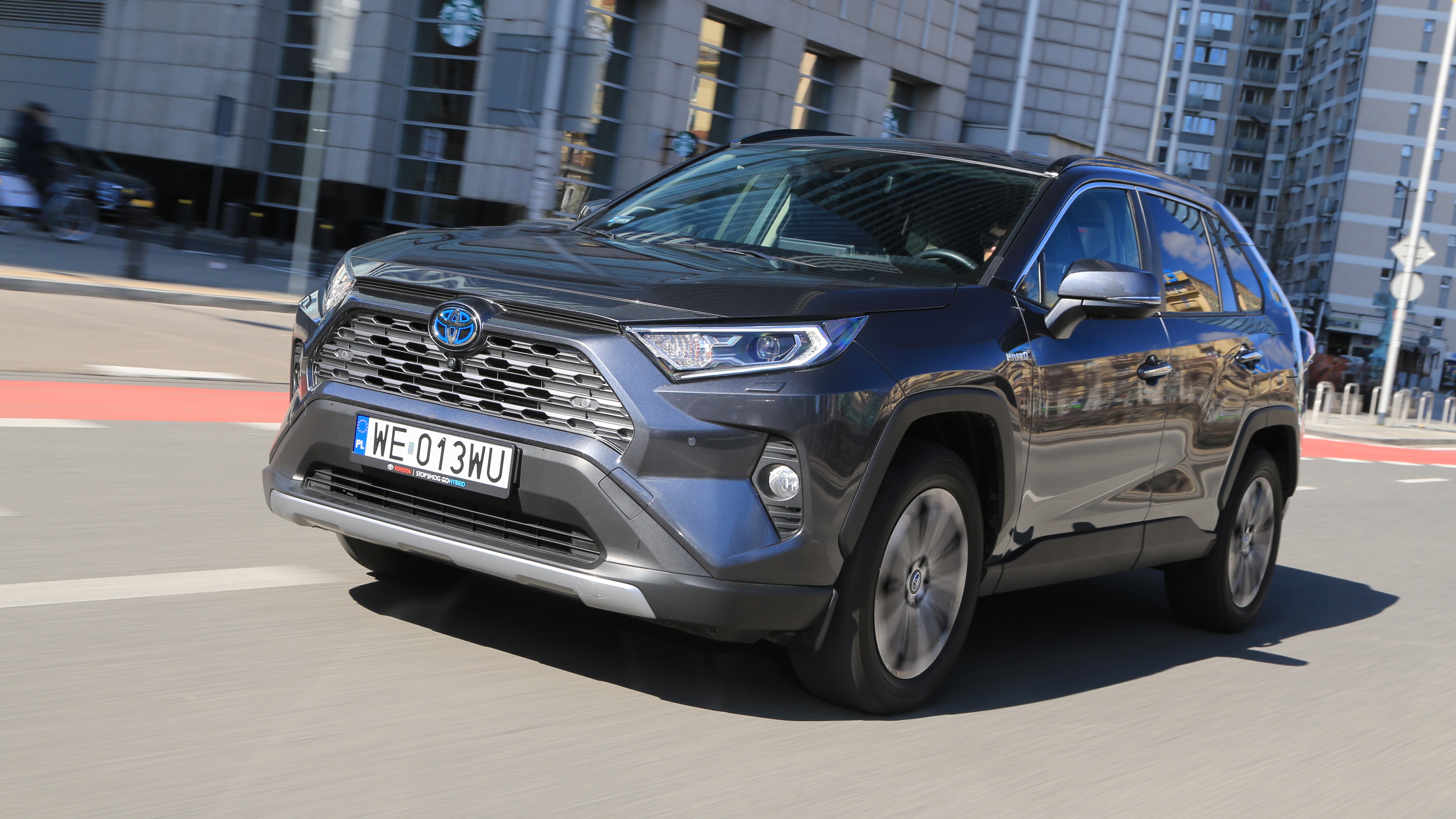 Toyota RAV4 2.5 Hybrid 4x4– hybryda do miasta czy w teren? TEST