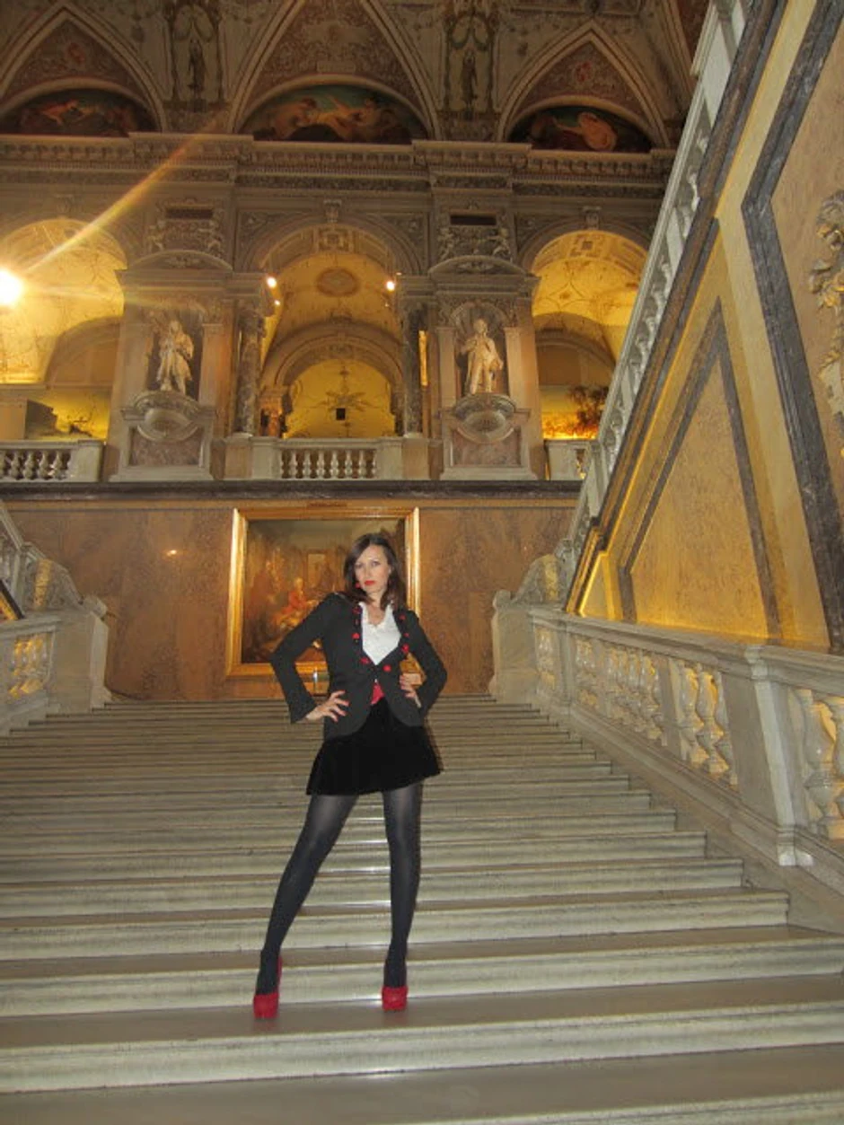 "Svakog novog radnog dana trudim se da lepo izgledam, negovano i da vladam svojim izgledom jednako dobro kao sto vladam svim zadatim poslovima"