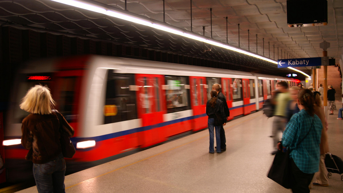 Nie zabezpieczyli interesów spółki w sposób dostateczny i stracili pracę. Jak dowiedziało się RDC, trzy osoby - główna księgowa i dwóch pracowników działu ekonomicznego Warszawskiego Metra - zostały zwolnione po tym jak oszuści wyłudzili od spółki ponad pół miliona złotych.