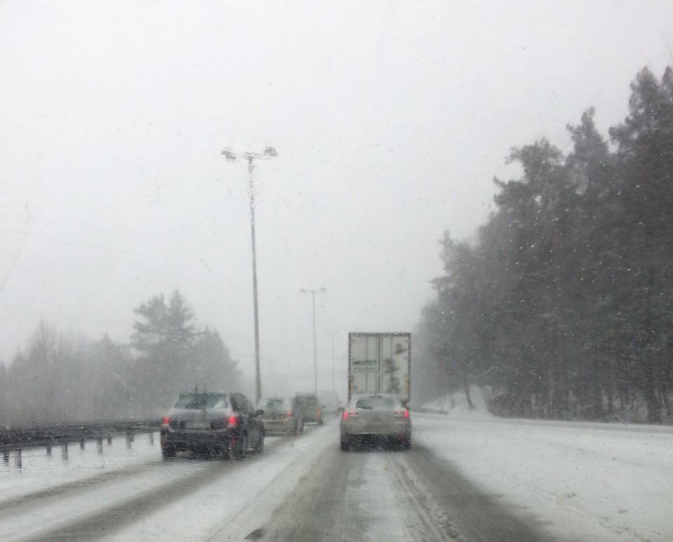 Zima nie odpuszcza. Bardzo ślisko na drogach