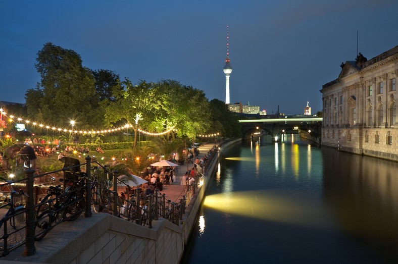 Strand Bar nad  Sprewą w Berlinie