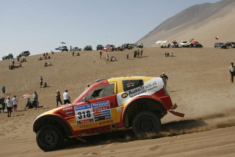 Rajd Dakar 2011: dobra postawa Polaków, Hołowczyc z otwartymi drzwiami (5.etap, wyniki, fot. Willy Weyens)