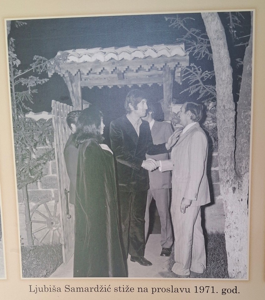 Glumci u kafani Amerikanac