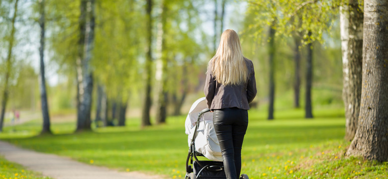 Młode mamy nie są zainteresowane "babciowym". "Chcemy równości, nie pieniędzy"