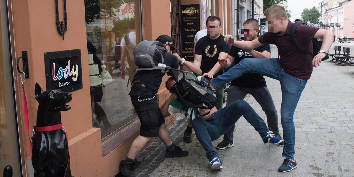 Bójka na manifestacji KOD-u. Policja wszczęła śledztwo