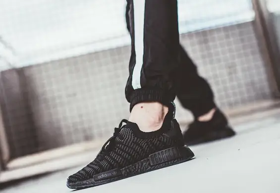 Total black look - wybraliśmy sneakersy czarniejsze niż serce twojej byłej