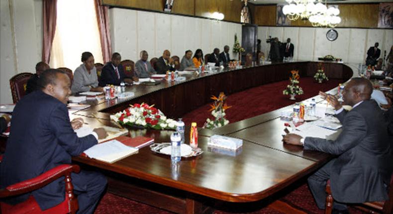 File image of President Uhuru Kenyatta and Deputy President William Ruto chair the first cabinet meeting at State House