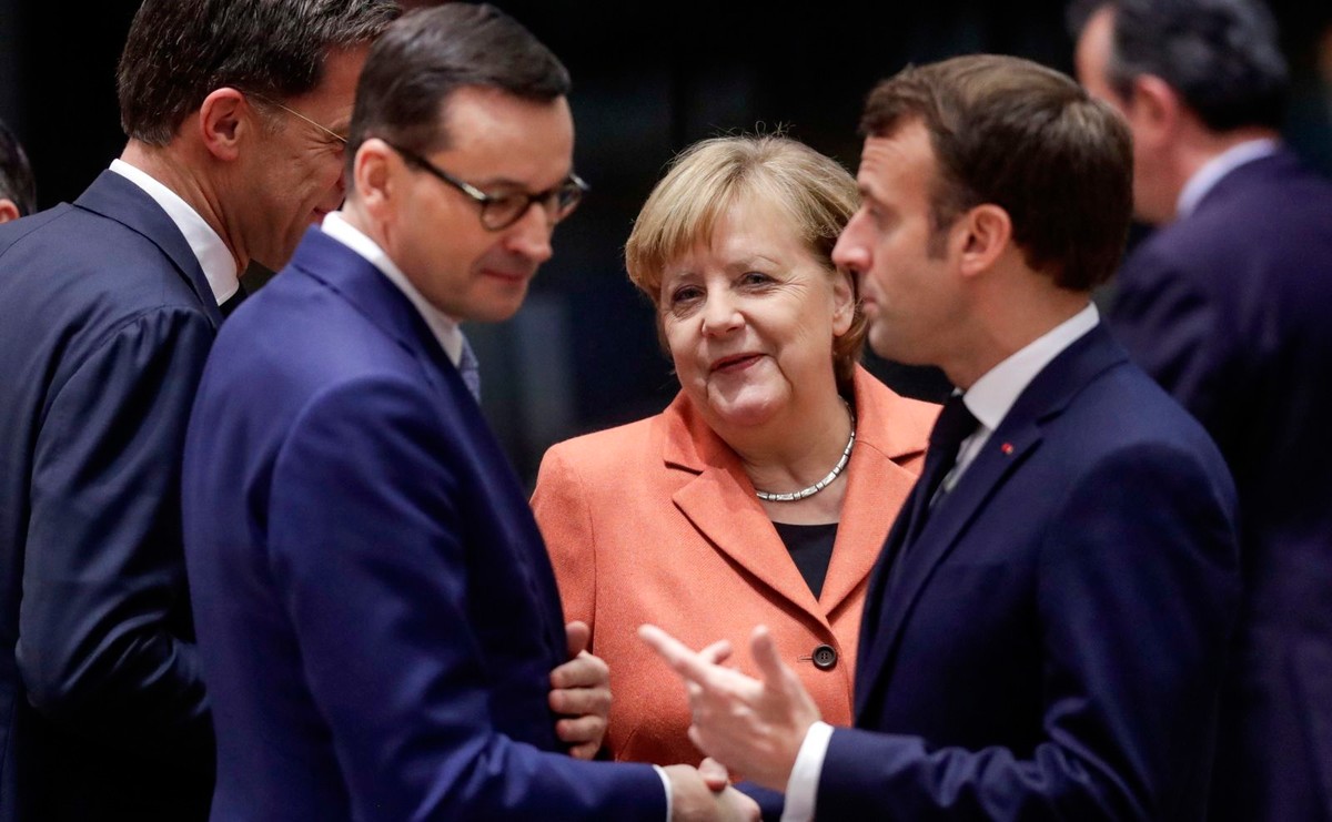 Mateusz Morawiecki, Angela Merkel i Emmanuel Macron na szczycie UE
