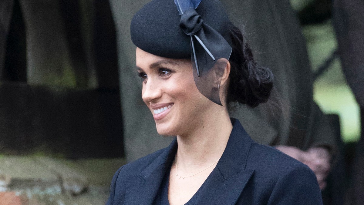 Przeszłość Meghan Markle, od kiedy związała się z księciem Harrym, budzi ogromne zainteresowanie nie tylko Brytyjczyków. Teraz do sieci wyciekło nagranie, na którym nastoletnia Meghan wraz z koleżanką śpiewa piosenkę "Santa Baby" na świątecznej uroczystości w liceum. Zobaczcie jej występ!