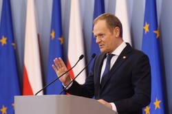 Donald Tusk: Andrzej Duda ma swój udział w dewastacji ładu prawnego. "Powiedziałem mu  to"
