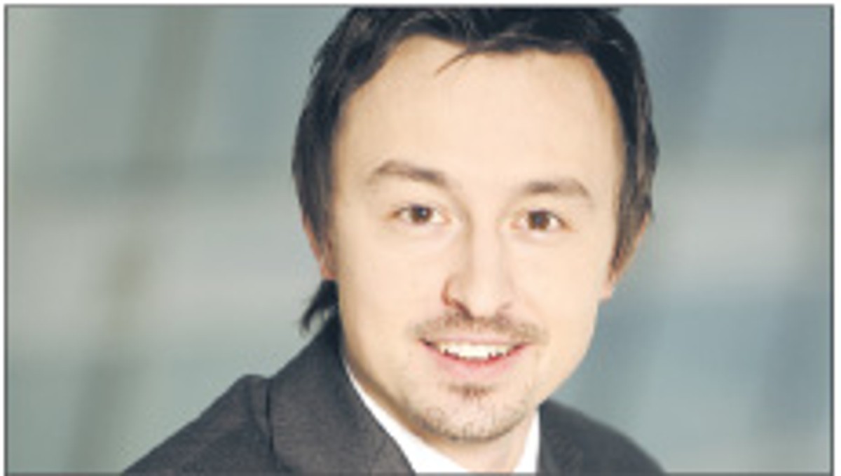 Adam Brzeziński, adwokat w kancelarii prawniczej Allen & Overy, A. Pedzich spółka komandytowa