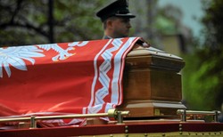 Politycy o identyfikacji ciał po katastrofie smoleńskiej: Państwo PO nie zdało egzaminu