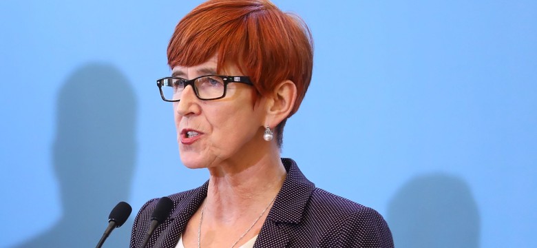 Rafalska: koniec z papierowymi zwolnieniami, odchodzą do historii