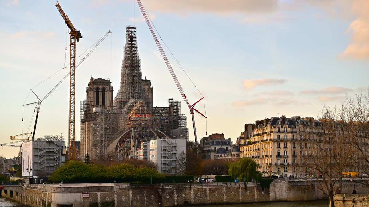 Fontos állomásához érkezett a Notre Dame leégett részeinek újjáépítése – videó
