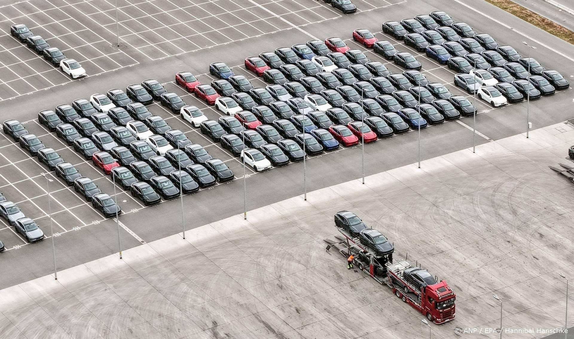Autoverkoop Nederland daalt 5,5% - Tesla verliest helft