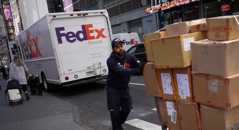 FedEx Ground will further reduce Sunday deliveries in mid-March, according to an internal memo obtained by Insider.REUTERS/Andrew Kelly