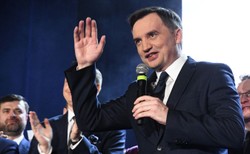 Listy, Dr Dre i ustawa walentynkowa. Tak Ziobro gra na siebie