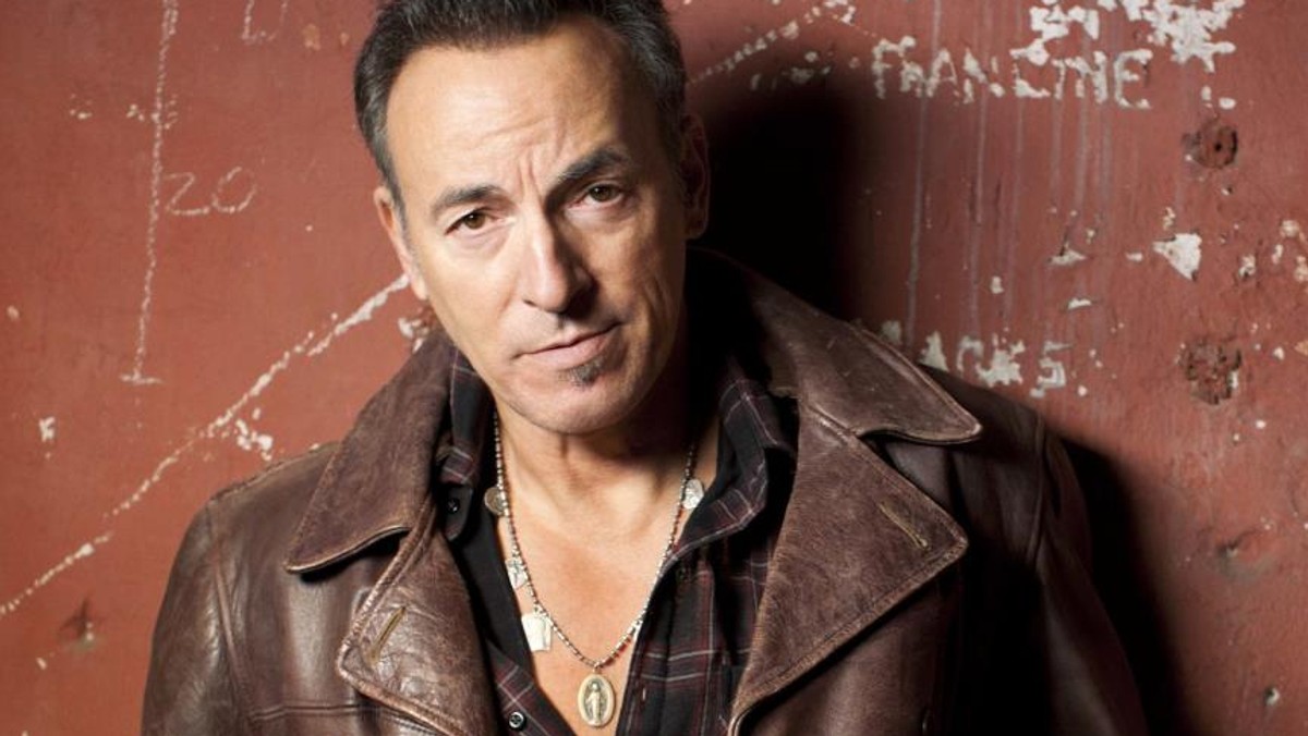 Bruce Springsteen odniósł się do sytuacji, jaka miała miejsce podczas jego ostatniego występu w londyńskim Hyde Parku. W trakcie scenicznych popisów "Bossa" i Paula McCartneya artystom wyłączono mikrofony, ponieważ koncert przeciągnął się poza wyznaczoną godzinę.