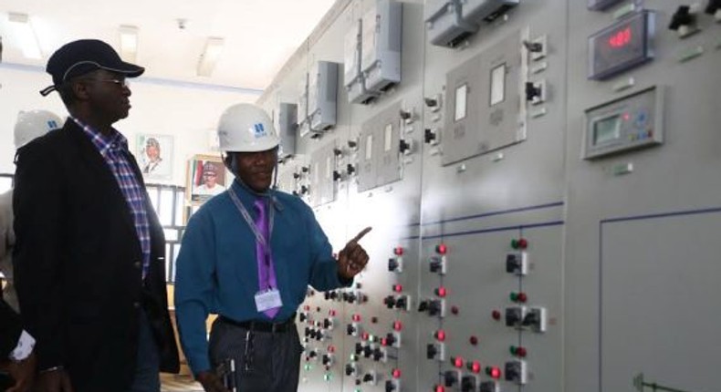 Minister of Power, Works and Housing, Babatunde Fashola on tour of projects in North on January 25, 2016