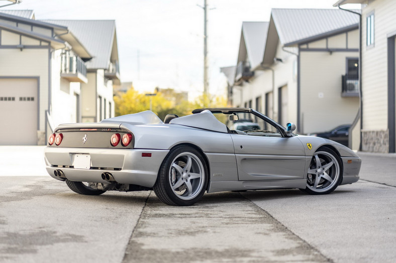 Ferrari F355 Spider Shaquille'a O'Neala