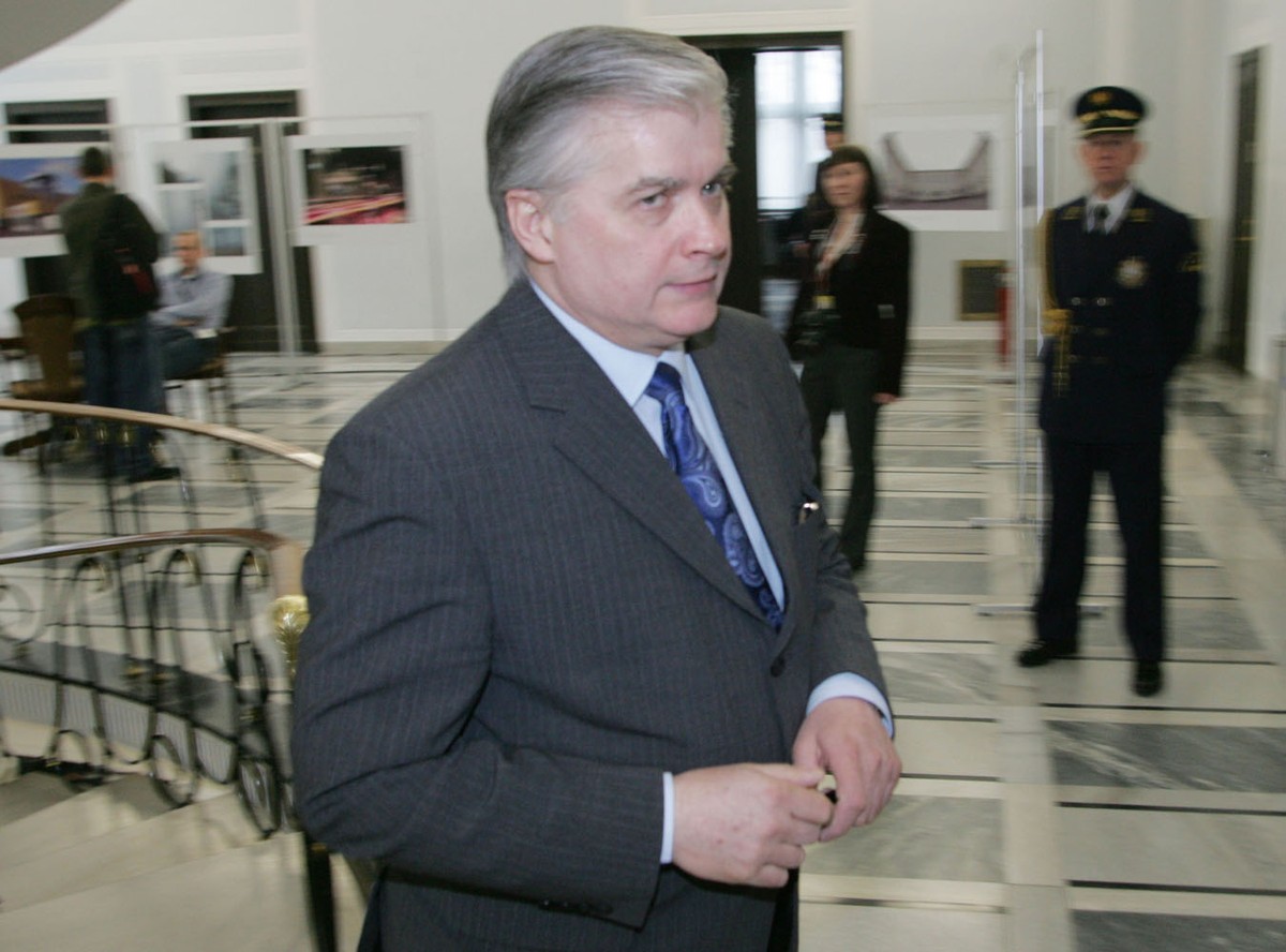 Cimoszewicz do Rady Europy. PO go popiera