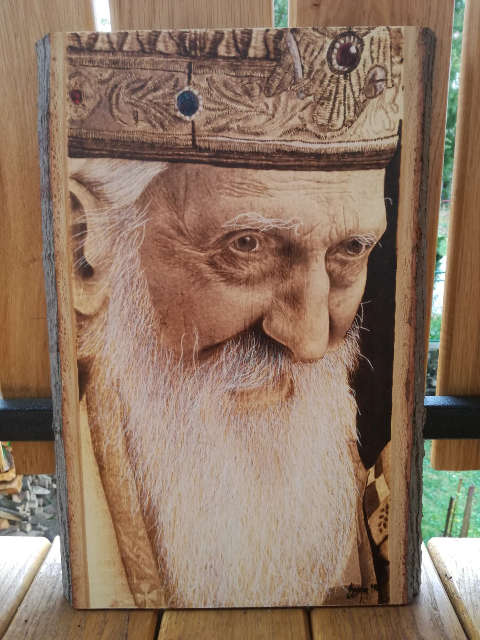 Tri puta na drvetu slikao patrijarha Pavla, sva tri rada poklonio