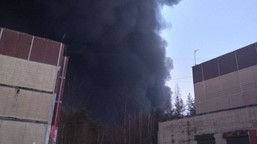 roje dronów uderzyły nad bałtykiem. płonie rosyjski port naftowy