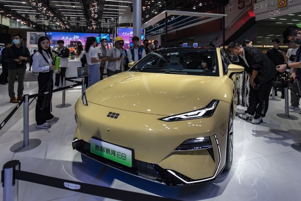 Geely wchodzi z biznesem do Polski. Izera bez finasowania