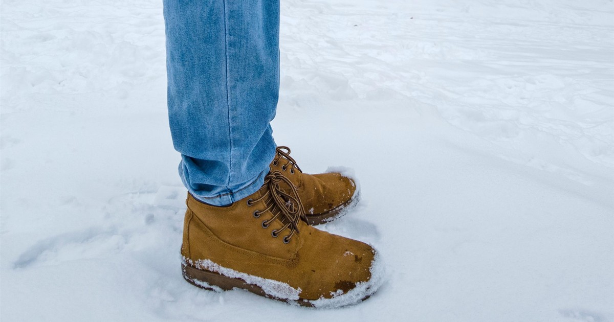 Jak zabezpieczyć buty przed przemakaniem? Niektóre sposoby są zaskakujące, ale za to tanie