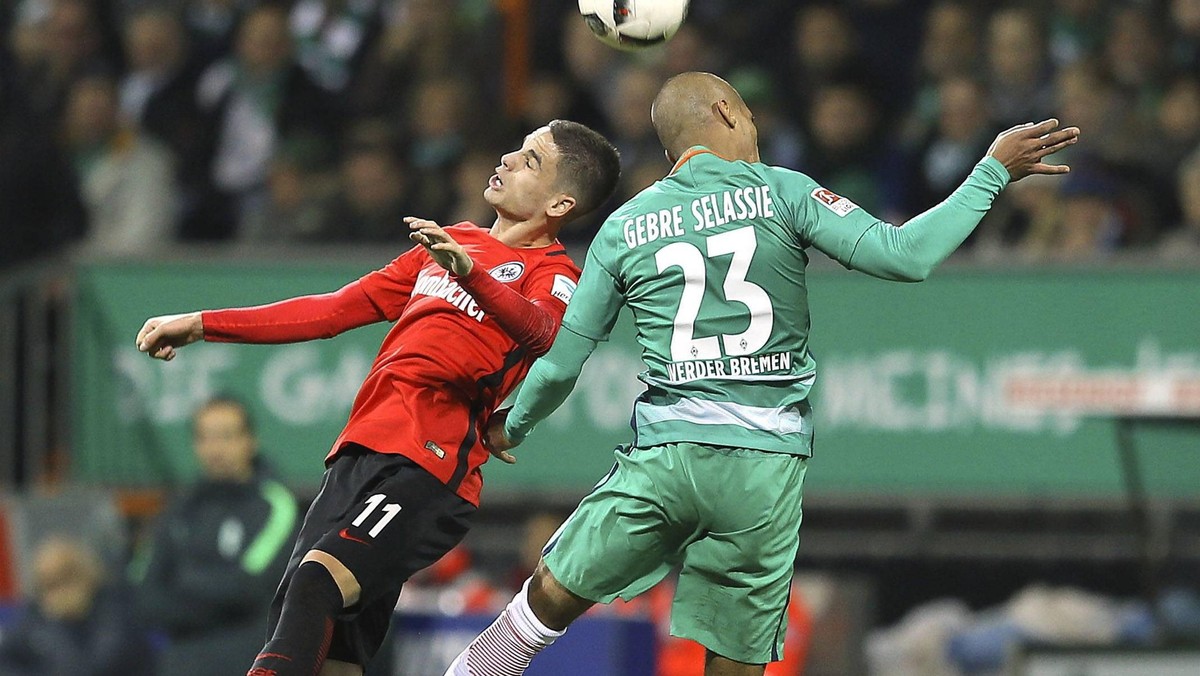 Spotkanie Werderu Brema i Eintrachtu Frankfurt było ostatnim, jakie zobaczyliśmy w 11. kolejce Bundesligi. Na Weserstadion 2:1 wygrali przyjezdni, wszystko dzięki fenomenalnej bramce Aymena Barkoka z 90. minuty.